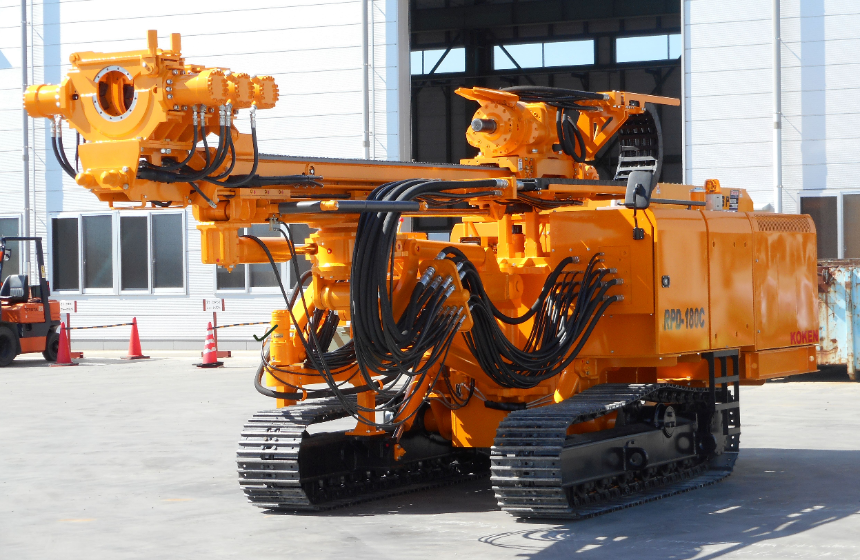 機械の製造販売を行うメーカー部門と特殊な施工管理を行うエンジニア部門の2本柱