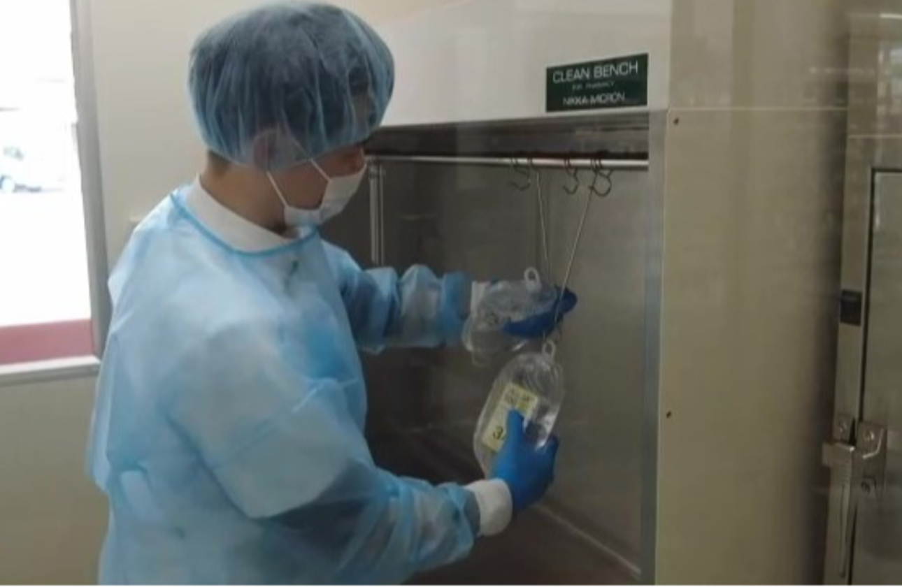 無菌調剤室、クリーンベンチの導入