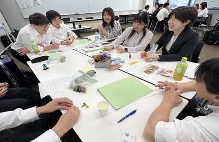 ■新入社員研修
（入社後）1ヶ月研修
（入社半年後）フォローアップ研修
■その他
・3年目研修・6/7年目研修・10年目研修　等