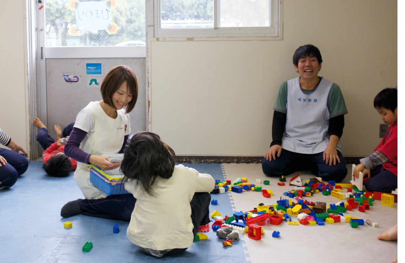 保育士及び幼稚園教諭が複数担任で子ども達の療育に携わっています。