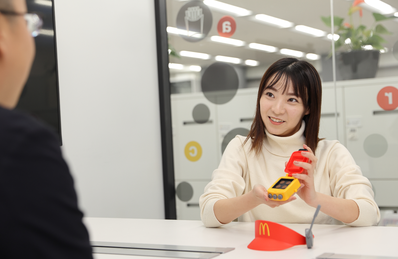 約1億個のおもちゃの企画する仕事もあります。”飲食店”という垣根を越えた仕事があるのも特徴です。