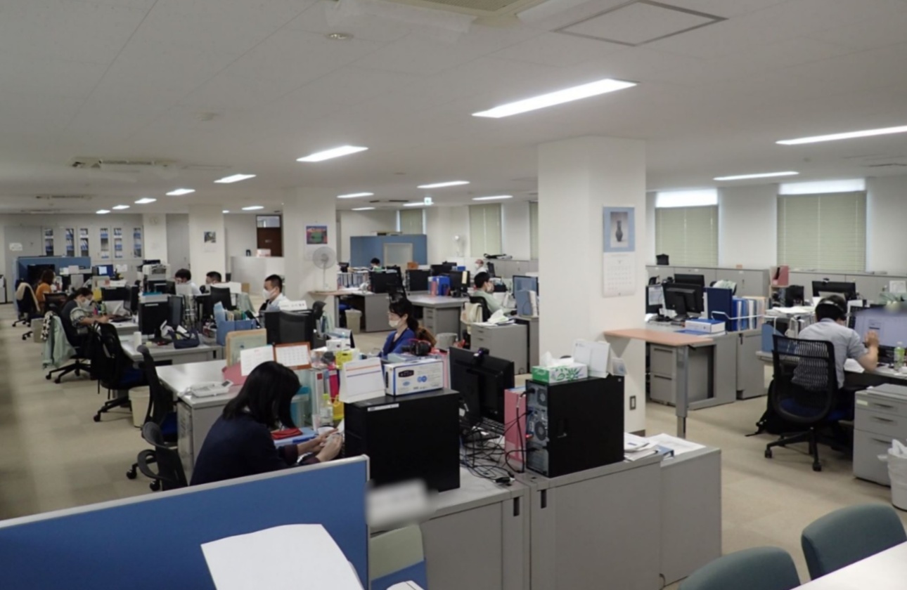 男女比 約4:1(女性社員約10名活躍中)
平均年齢 約35歳(若手が多く、活気ある職場!)