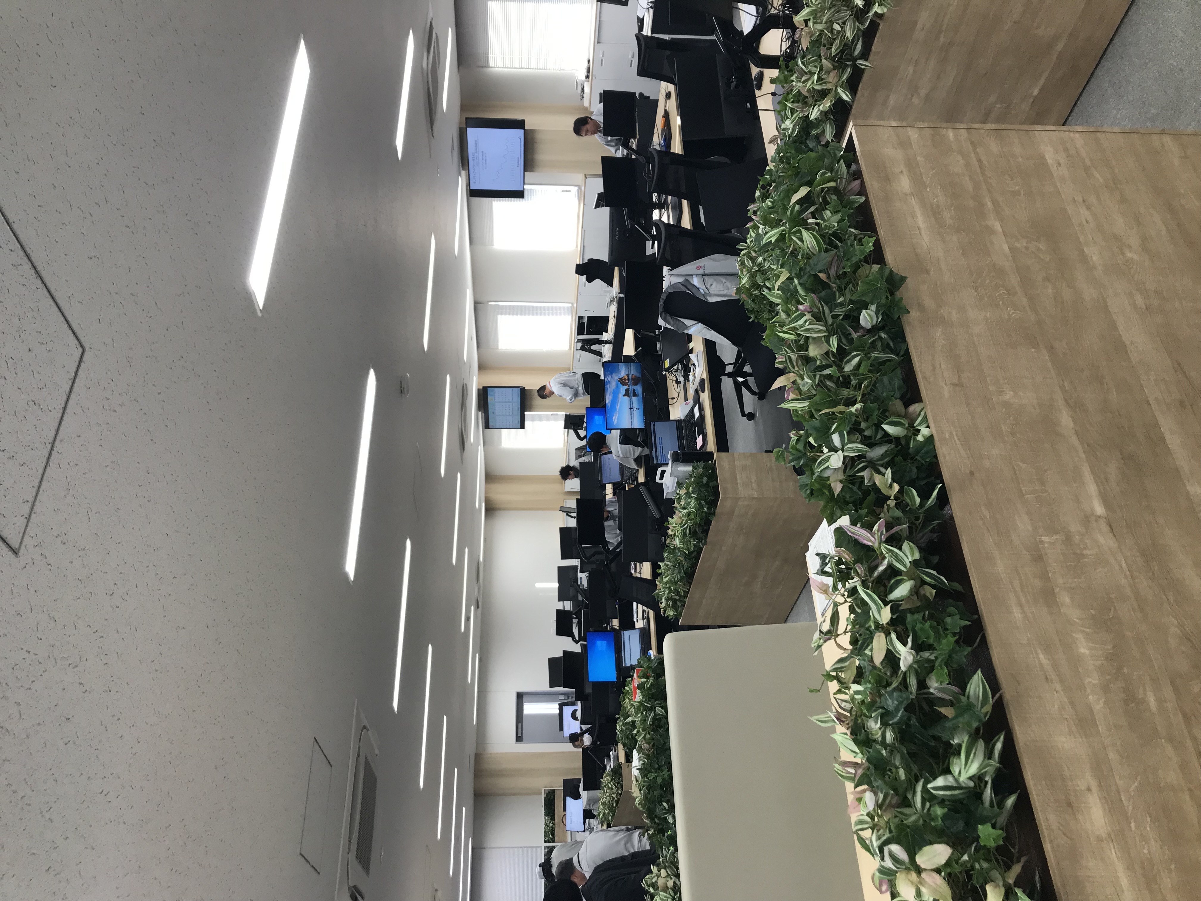 一部の事業所ではフリーアドレスも導入しています。