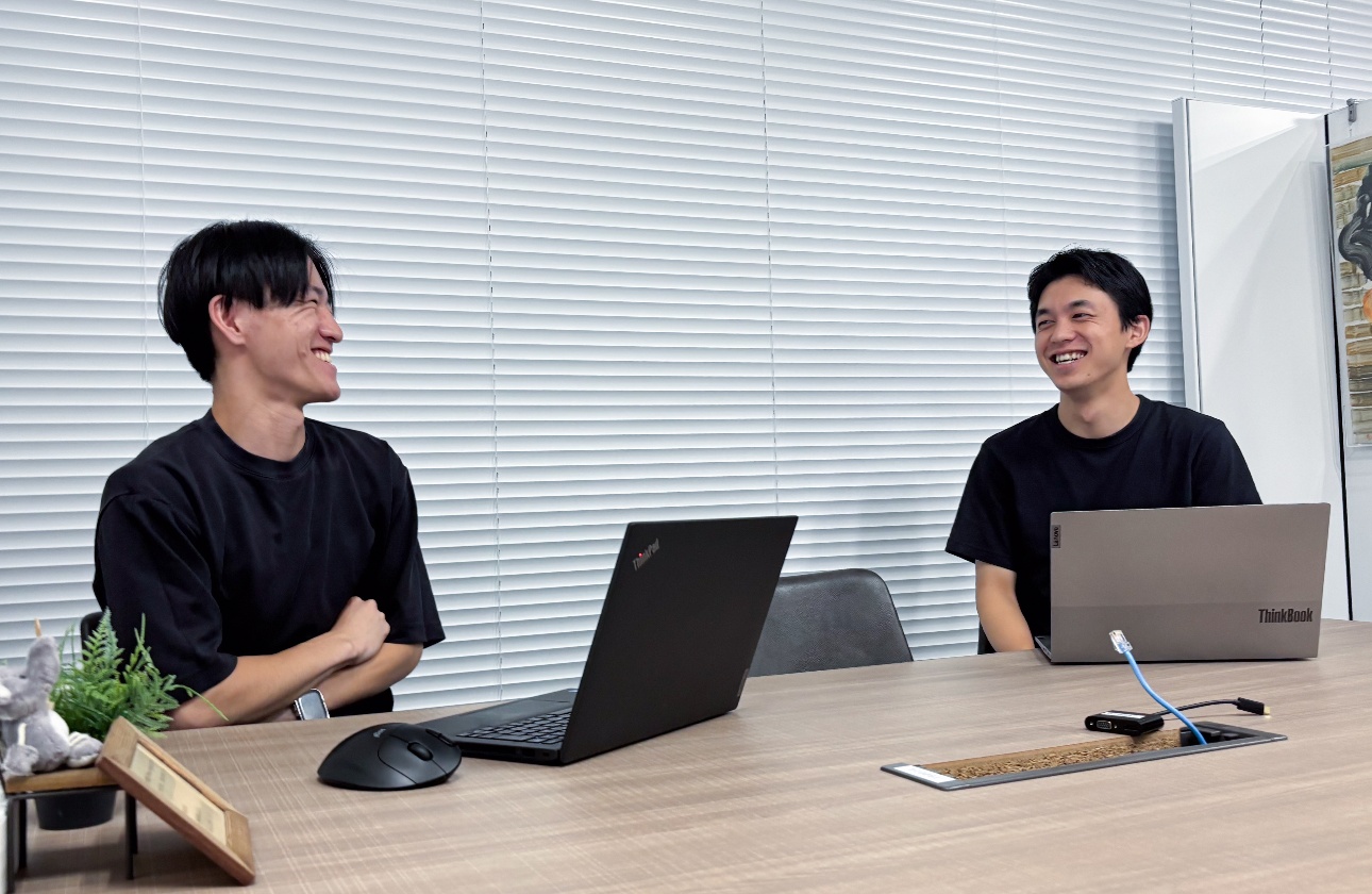 職種も関係なく、様々なプロジェクトで関りを持ち、チームでコミュニケーションを取りながら進めます。