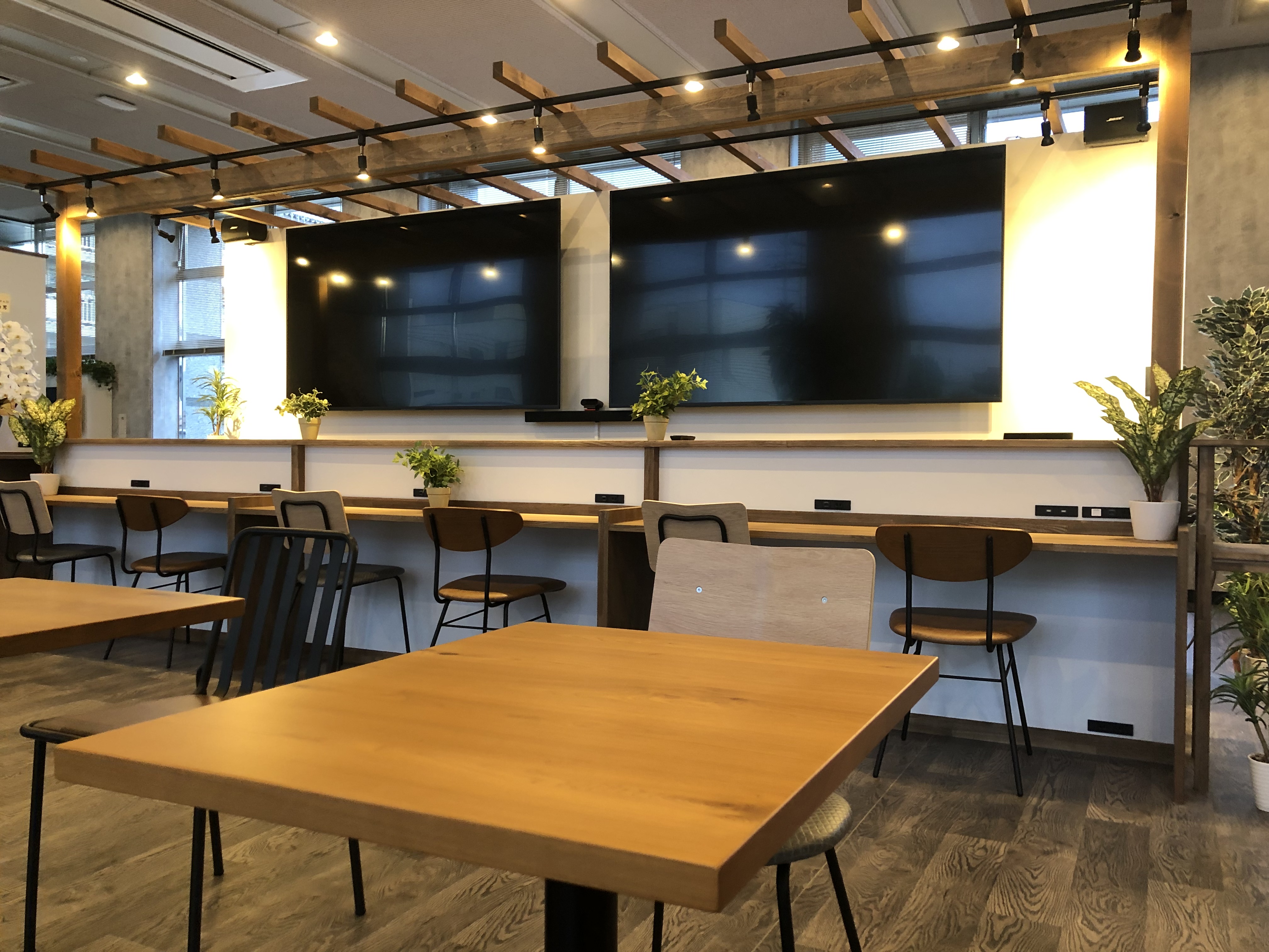 2022年5月長野県唯一のMicrosoft Baseとしてオープン。
全国の Microsoft Base 拠点と連携し、地域DXの活性化やコミュニティ形成の場となるべく、各種イベントを開催
