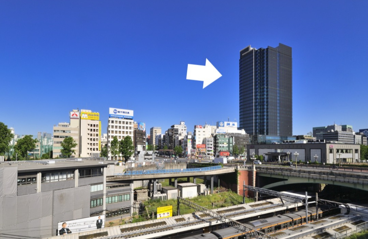周辺に高い建物が少ないこともあって、地上31階のYOTSUYA TOWERはとても目を引きます!