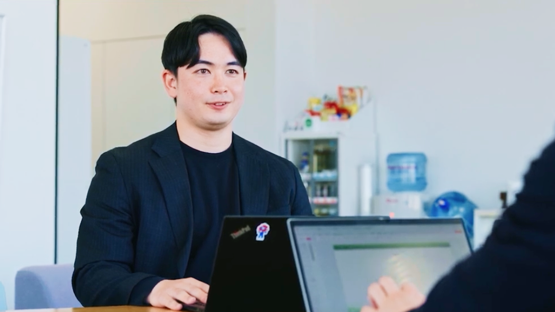 【日立コンサルティング】社員インタビュー動画｜イノベーション&ストラテジーディビジョンカーク龍一さん